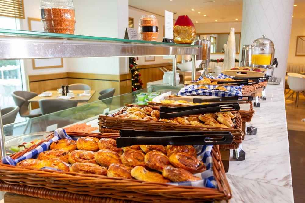 Premier Airport Business Park Hotel